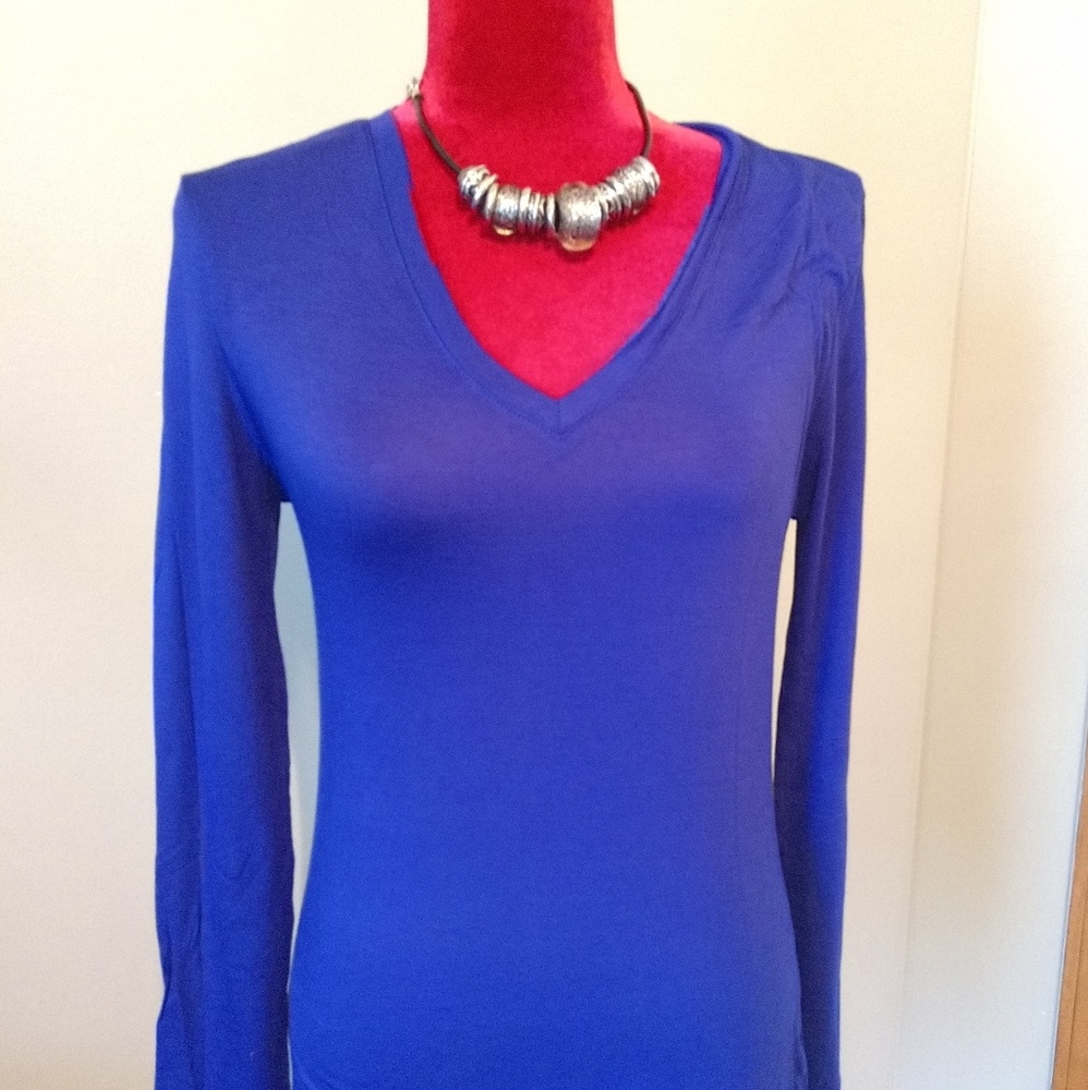 New w/o tags Long sleeve stretchy tee